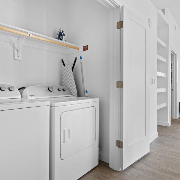 00013-520-805-Division-Street-Nashville