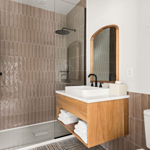 918_Main_St_303_int_29