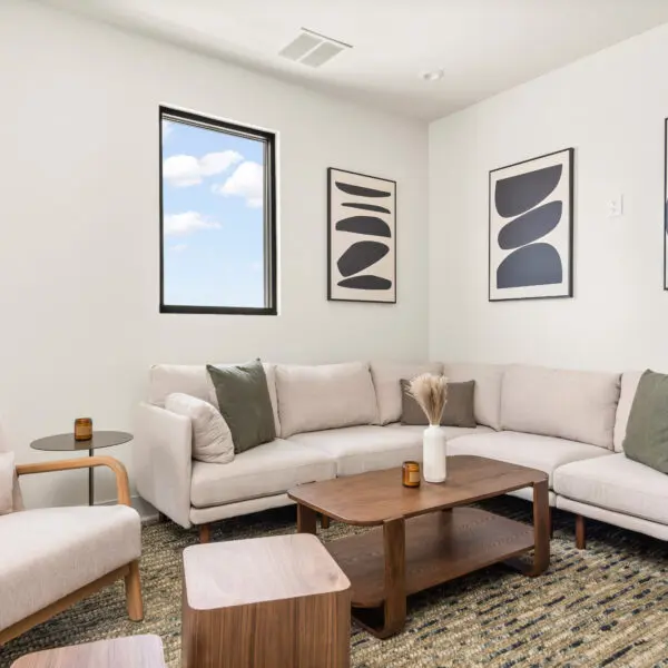 918_Main_St_502_int_13 2